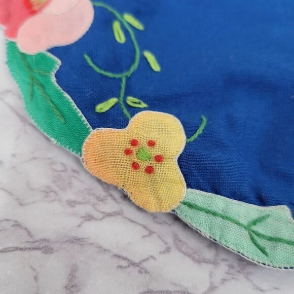 Vintage Placemat Set Red and Blue with Hand Embroidered Flowers Leaves 4pc - Picture 3 of 12